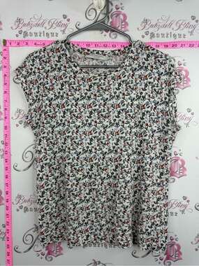Simons Floral Short-Sleeve Tee in White with Black navy blue & Red Floral Print